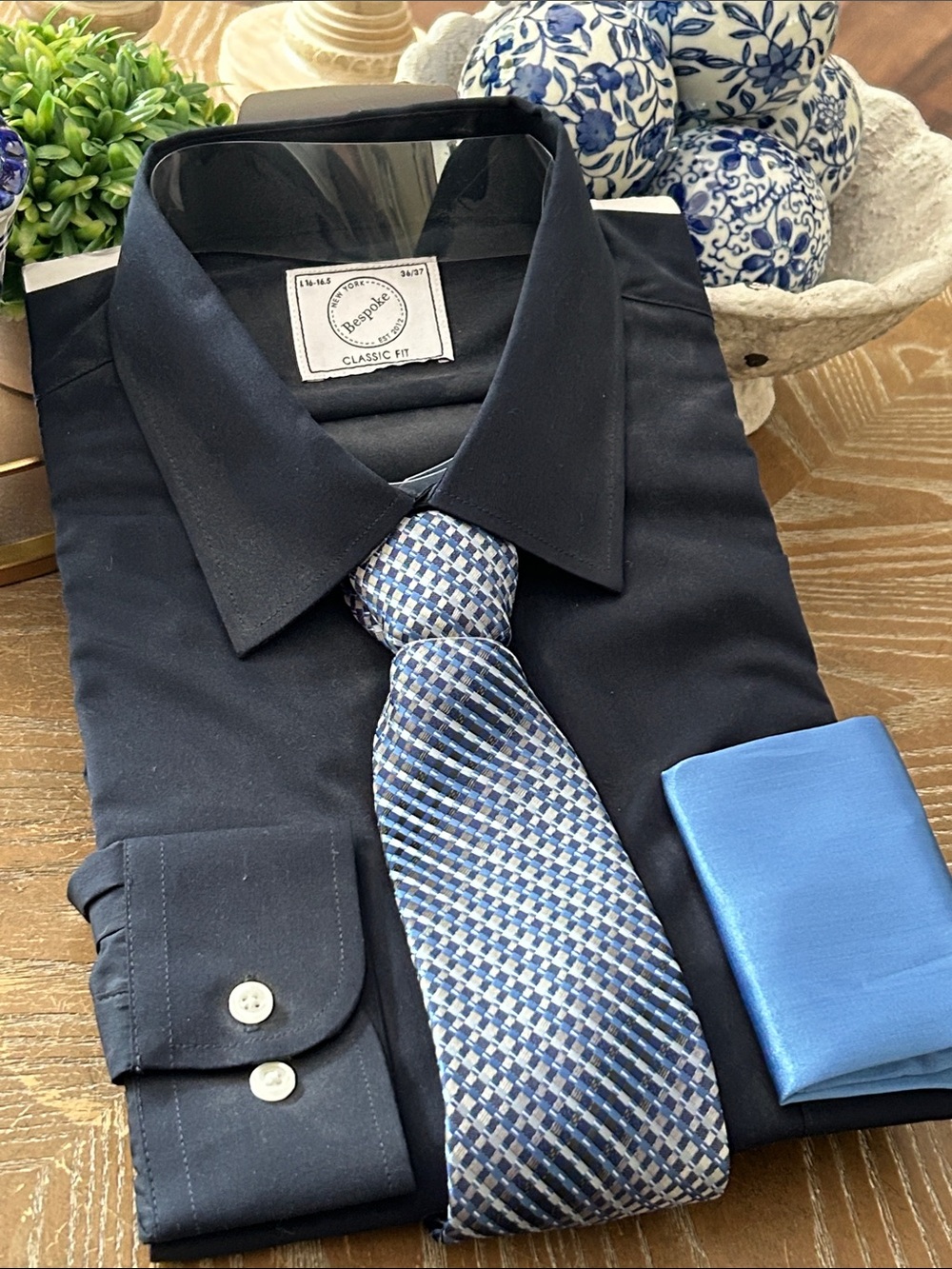 NWT! Menโs Classic Fit Navy Blue Dress Shirt & Neck Tie Set